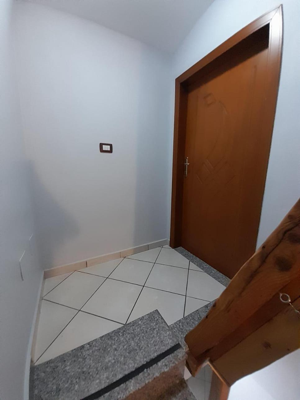 Ferienwohnung Aleksi&Eli Shkodra Zimmer foto